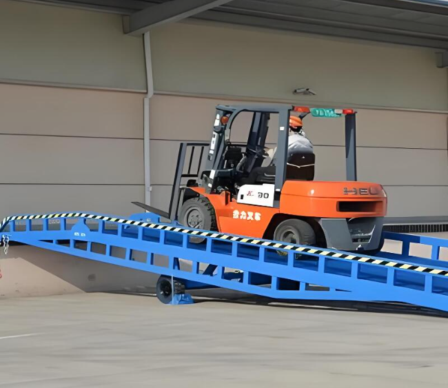 九台移动式卸货平台（叉车用）